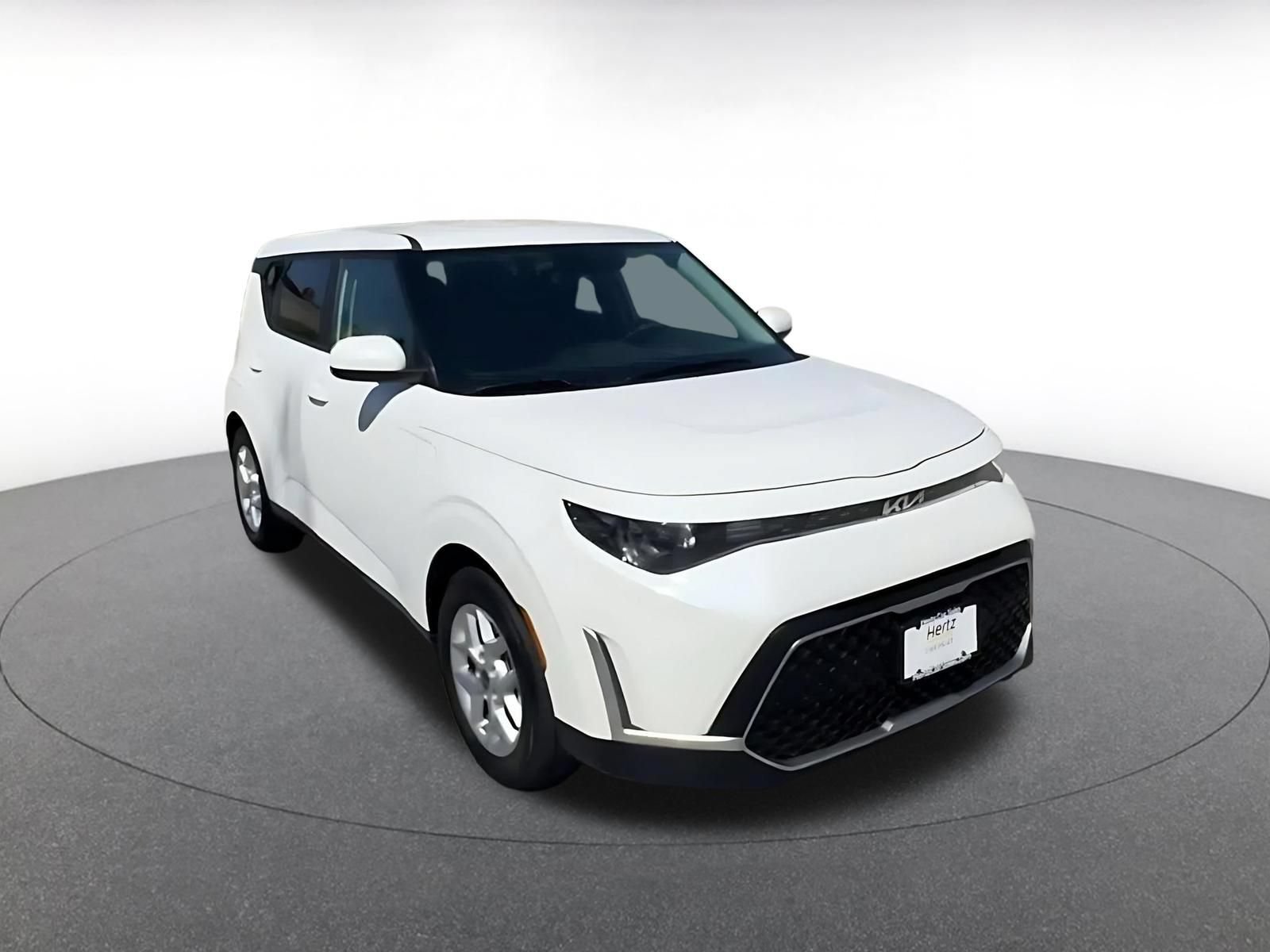 Used 2025 Kia Soul LX w/ LX Technology Package FWD image 3