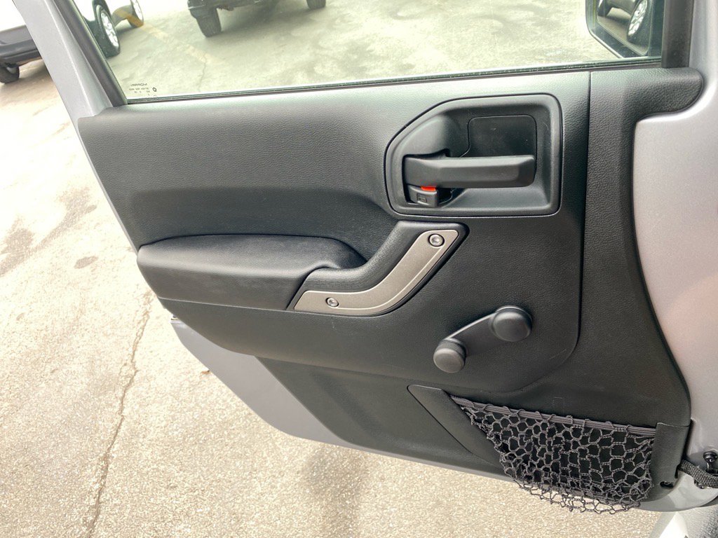 Used 2018 Jeep Wrangler Unlimited Sport w/ Connectivity Group image 18