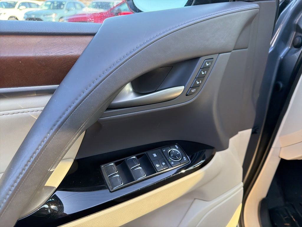 Used 2020 Lexus LX 570 4WD w/ Luxury Package image 32