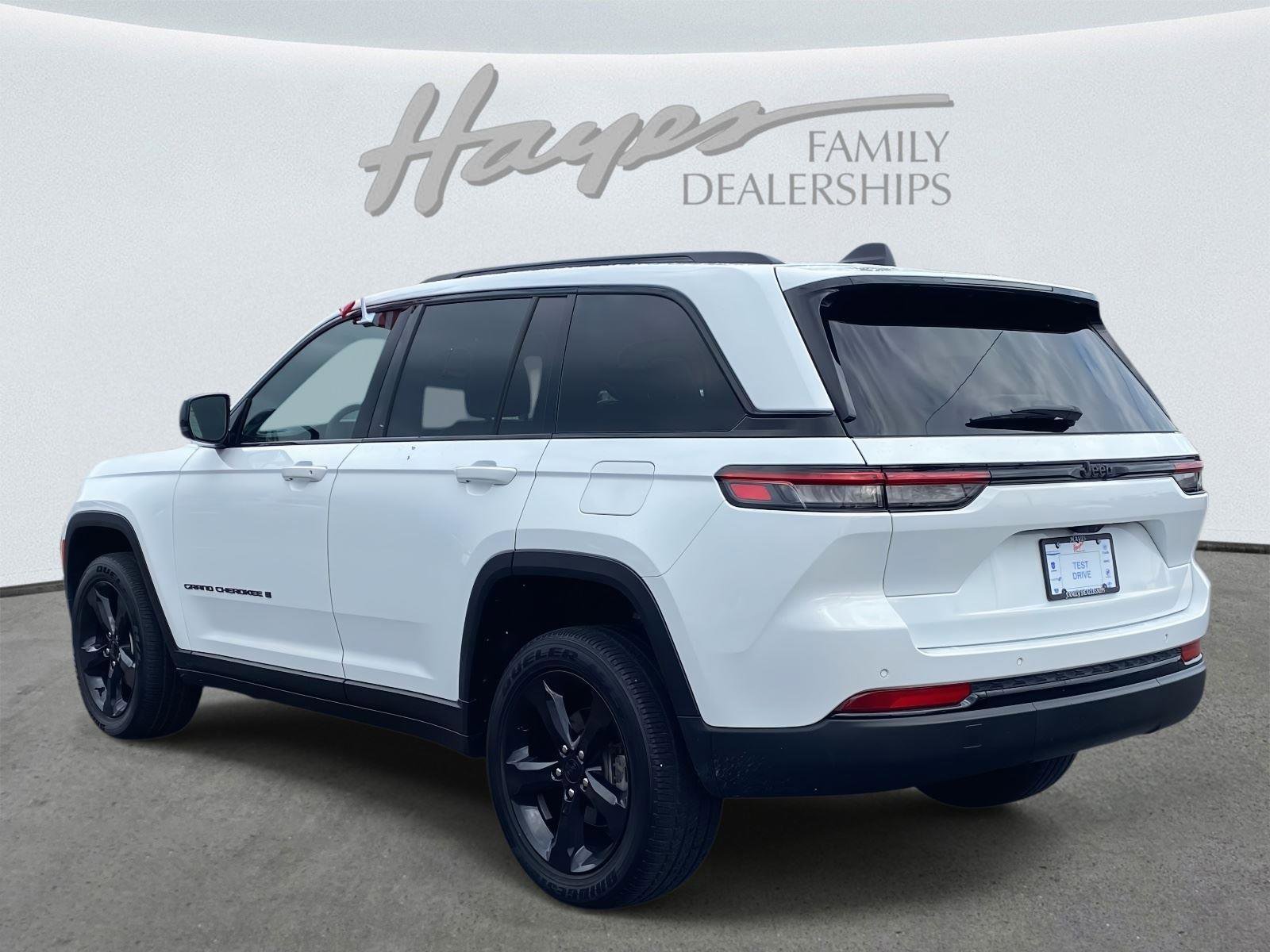 Certified 2024 Jeep Grand Cherokee Altitude image 38