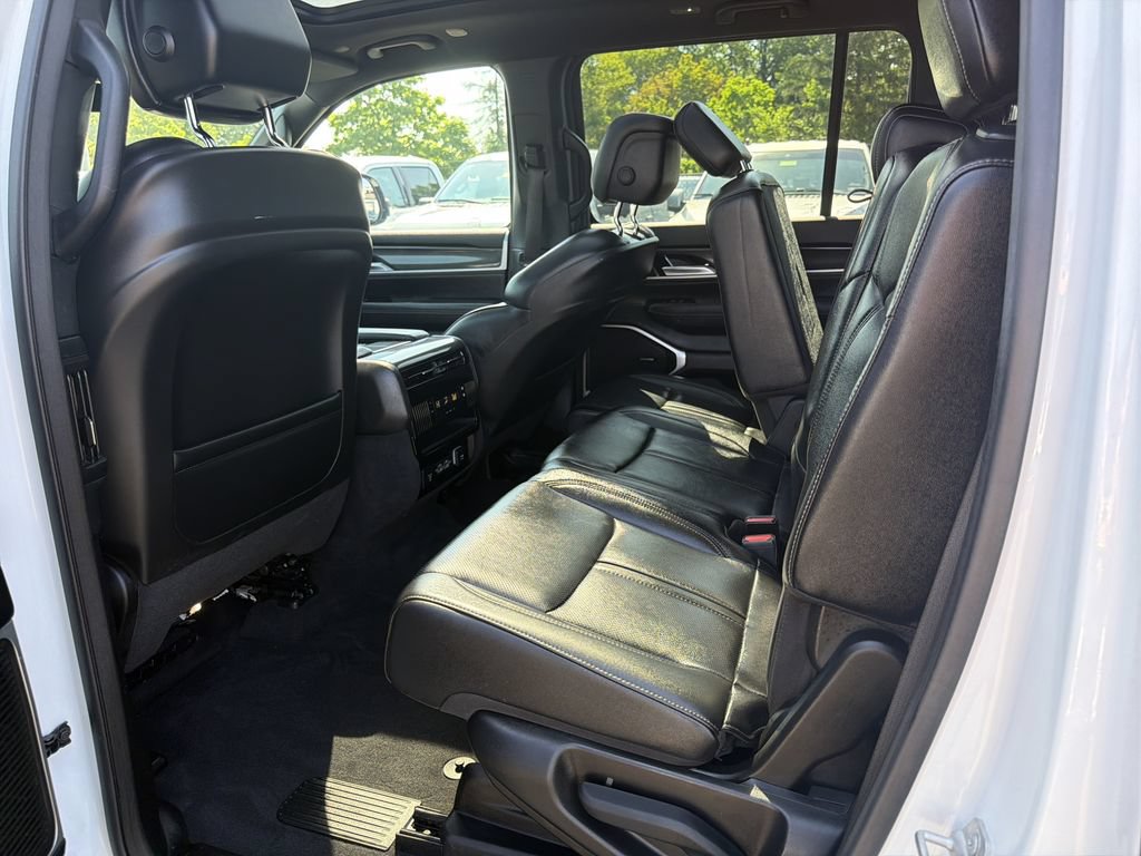 Used 2023 Jeep Wagoneer 4WD w/ Premium Group I image 13