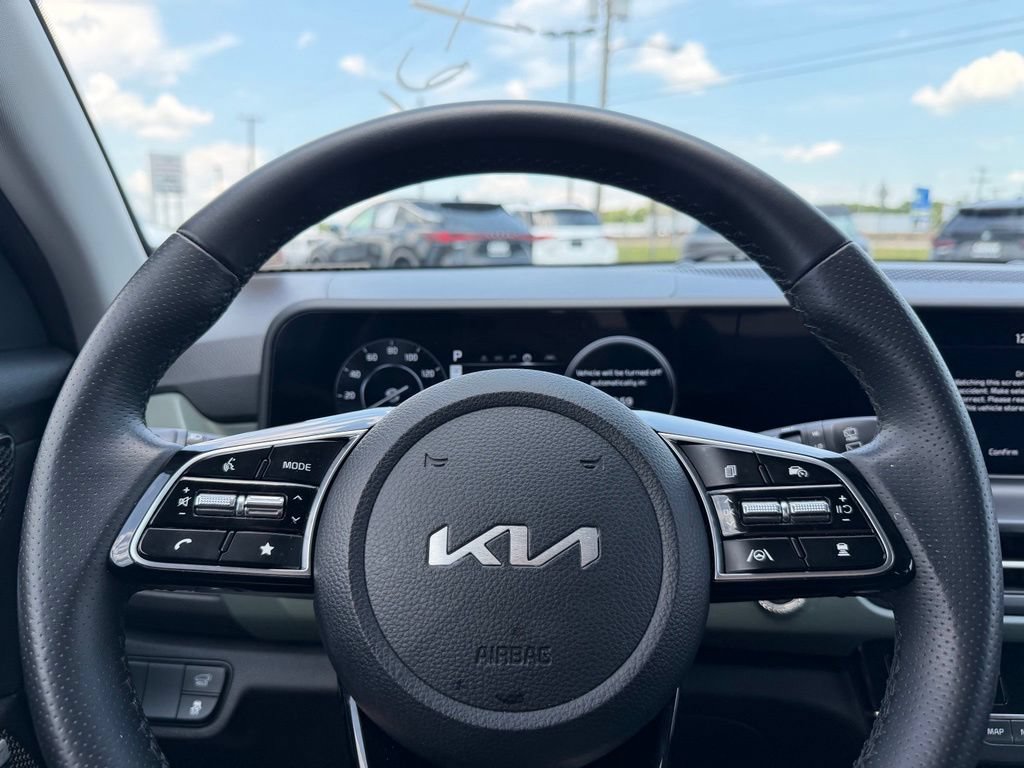 Certified 2024 Kia Seltos SX w/ SX Sunroof Package AWD/4WD image 11