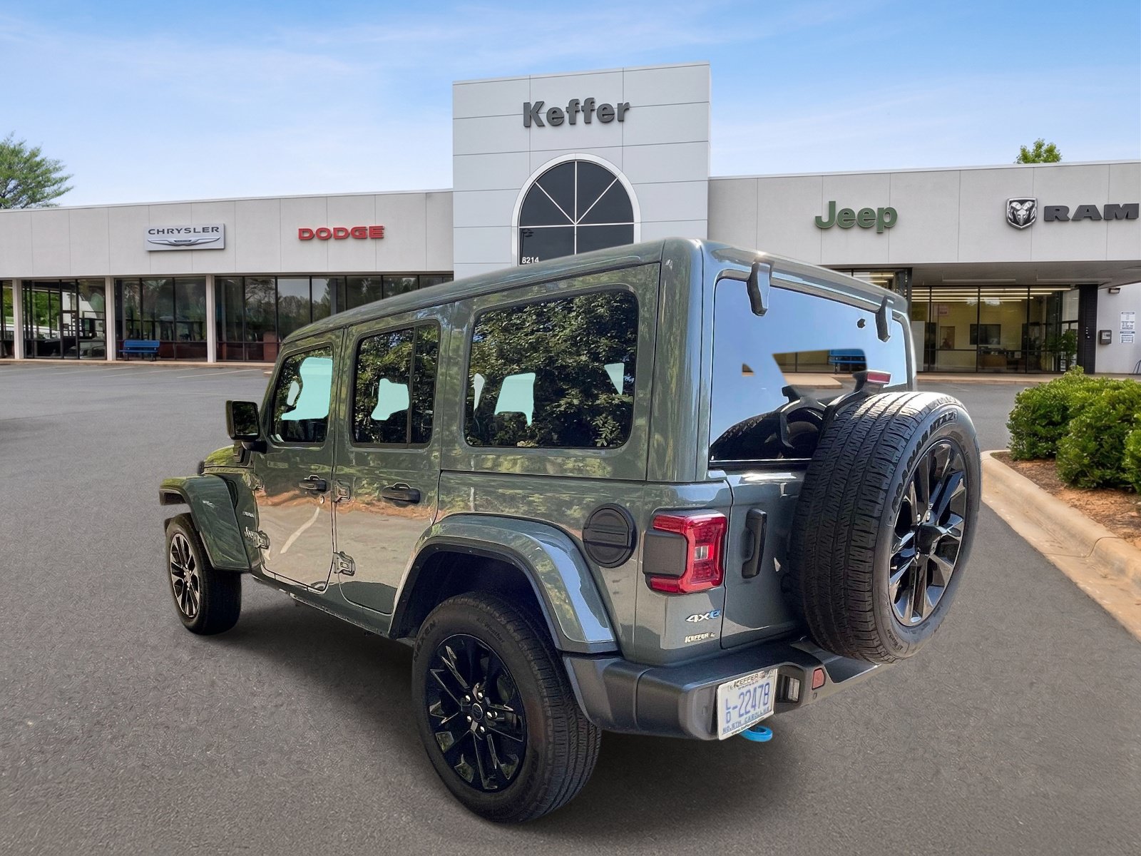 Used 2024 Jeep Wrangler Unlimited Sahara w/ Technology Group AWD/4WD image 4