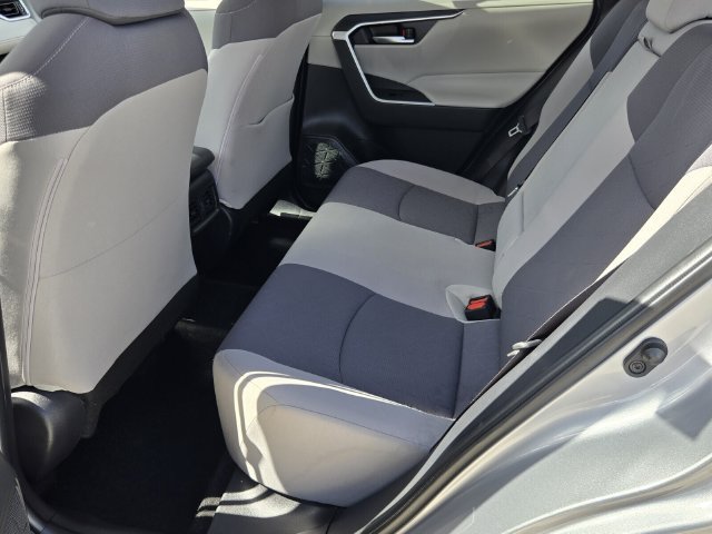 Used 2020 Toyota RAV4 XLE w/ Convenience Package FWD image 11