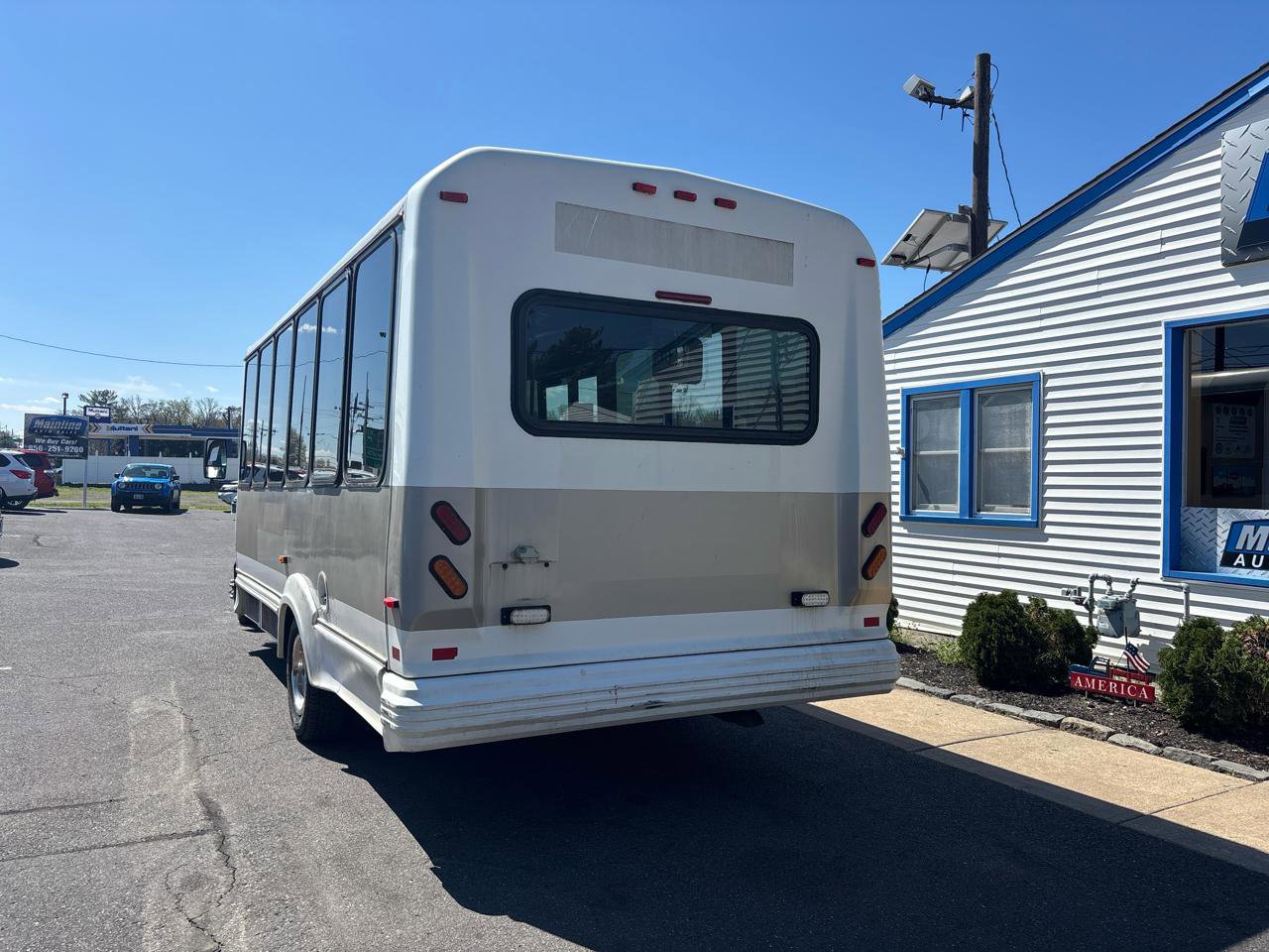 Used 2012 Ford E-450 and Econoline 450 Super Duty w/ Shuttle Bus Prep Pkg image 4