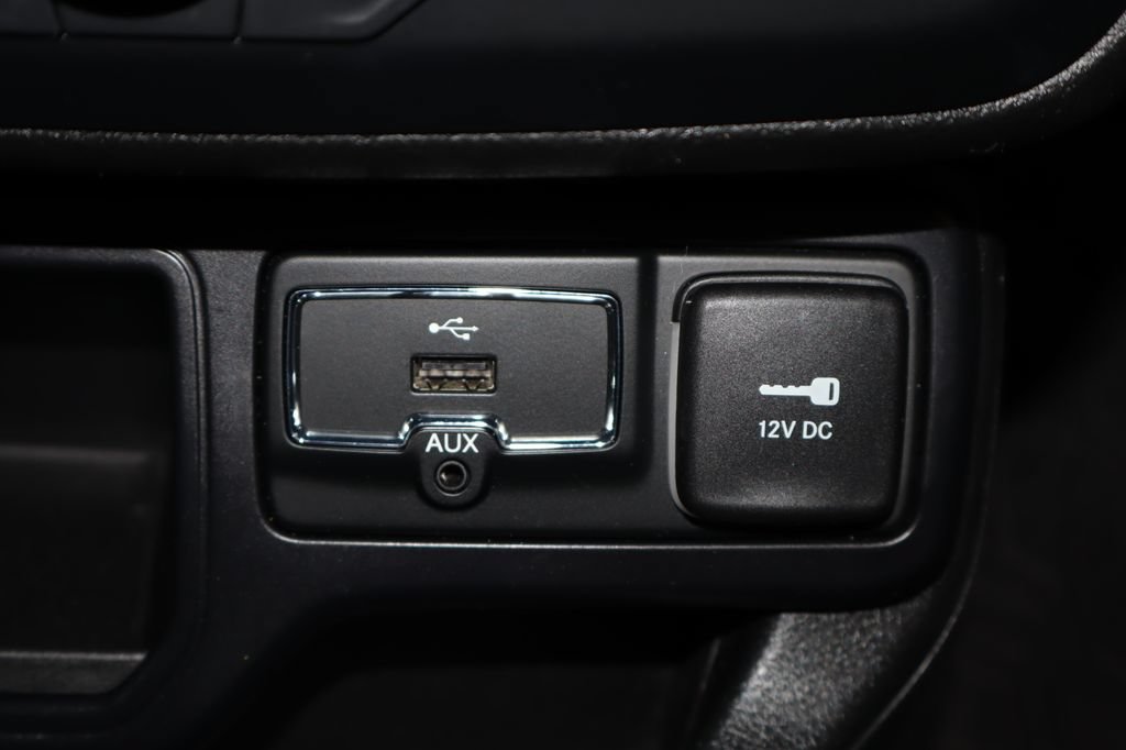 Used 2019 Jeep Renegade Latitude FWD image 27