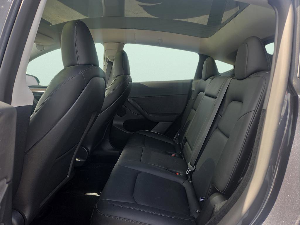 Used 2025 Tesla Model Y Long Range RWD image 11