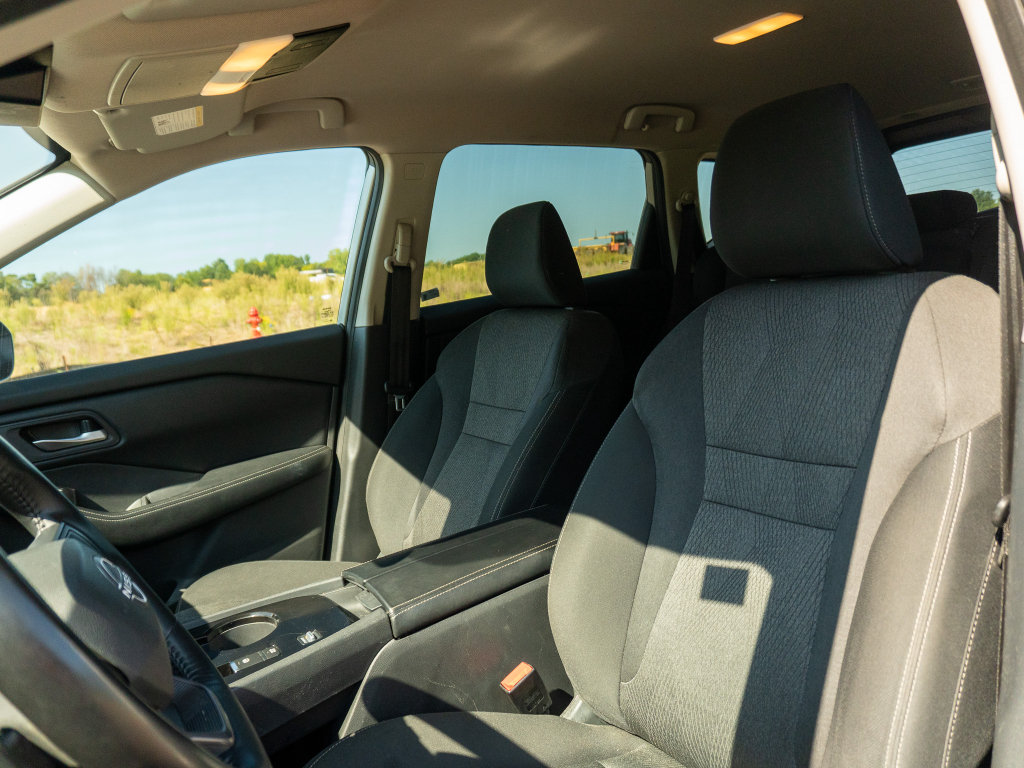 Used 2025 Nissan Rogue SV FWD image 13