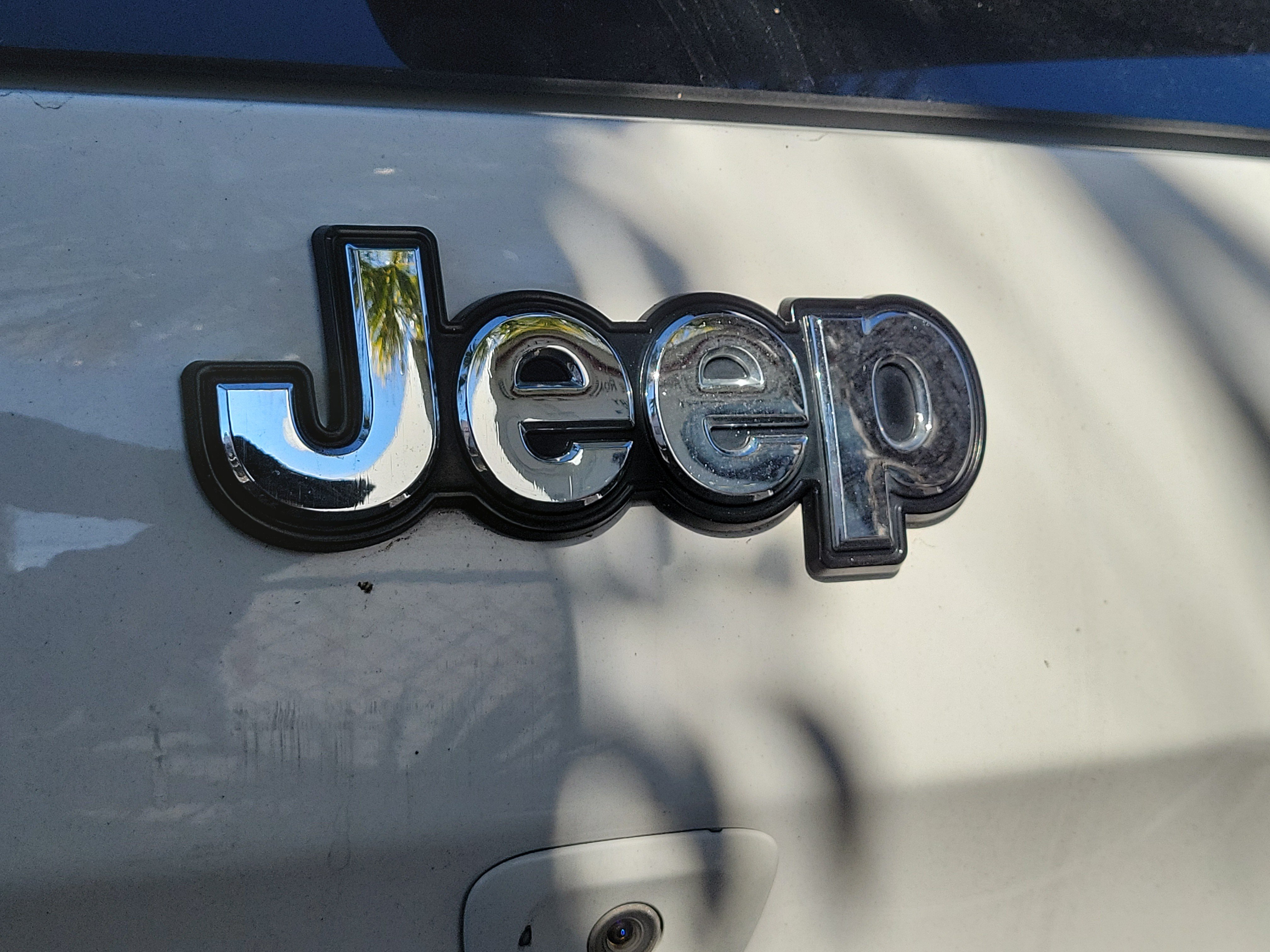 Used 2018 Jeep Cherokee Limited FWD image 9