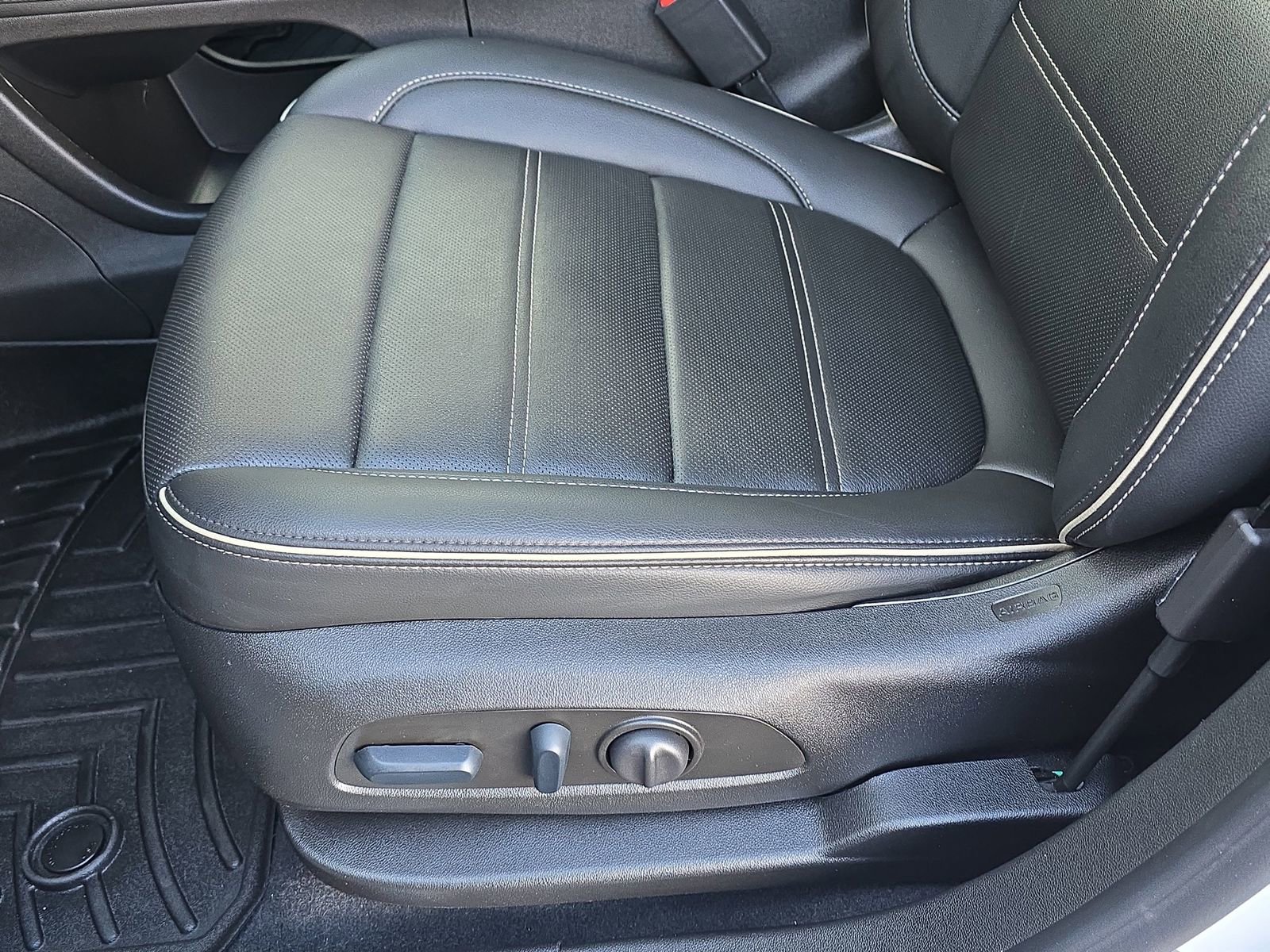 Used 2023 GMC Acadia Denali w/ Denali Technology Package image 32