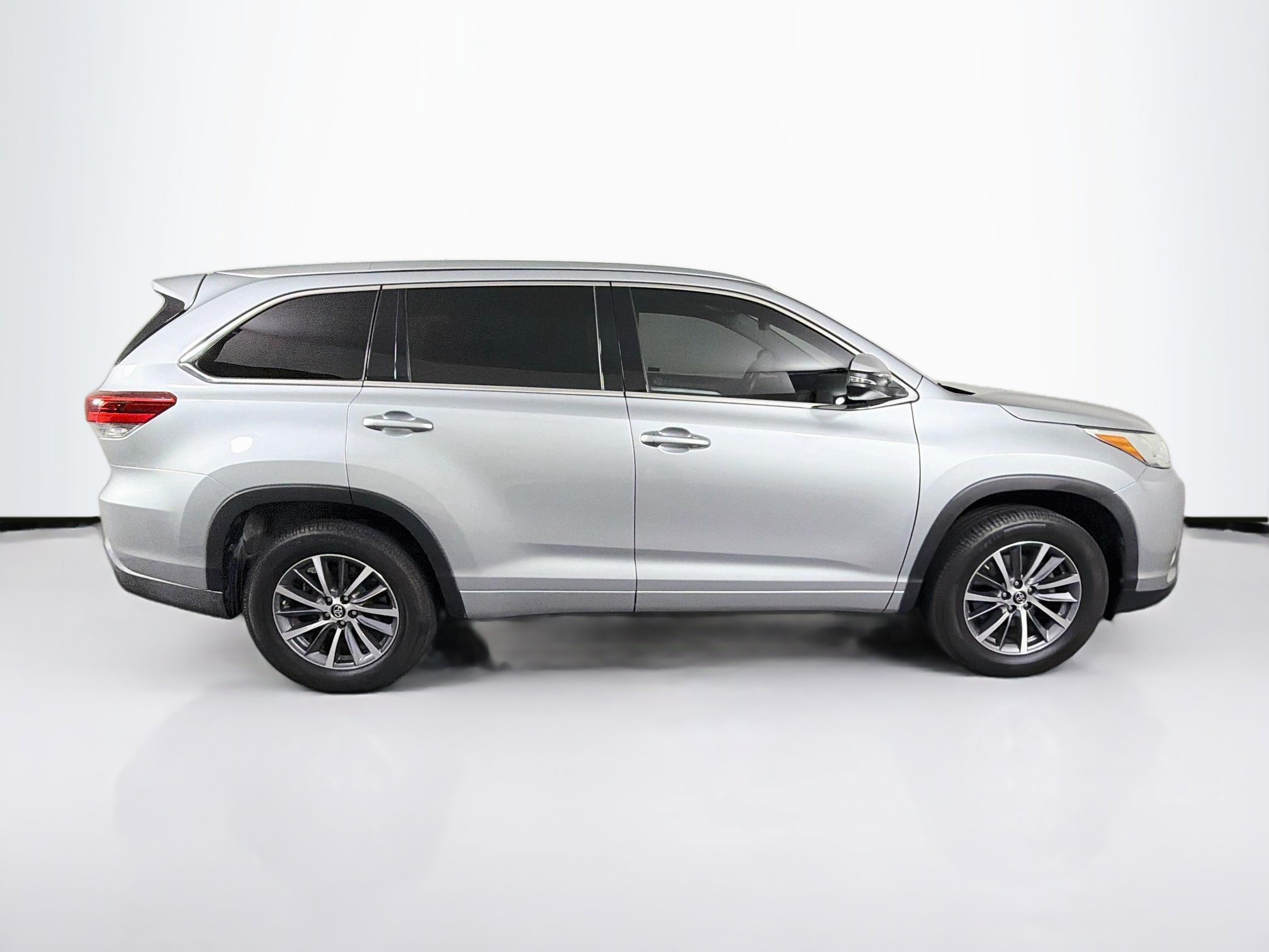 Used 2018 Toyota Highlander XLE FWD image 10