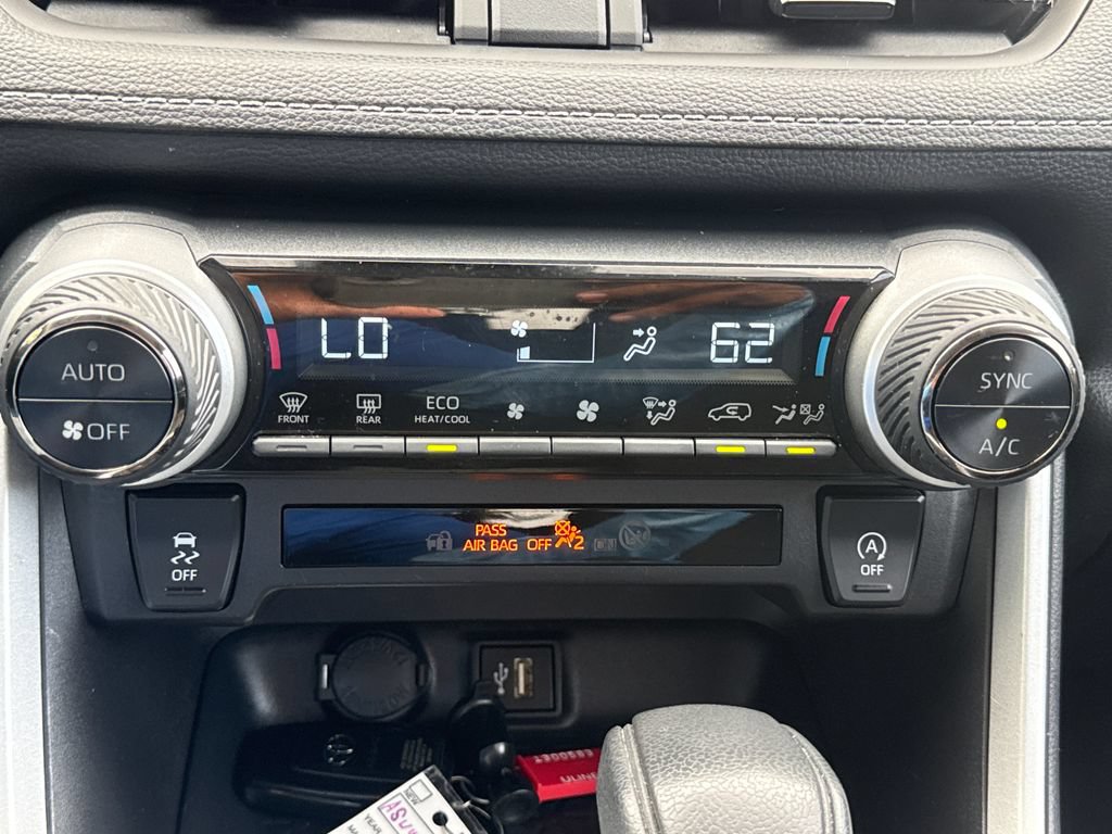 Used 2025 Toyota RAV4 XLE AWD/4WD image 24