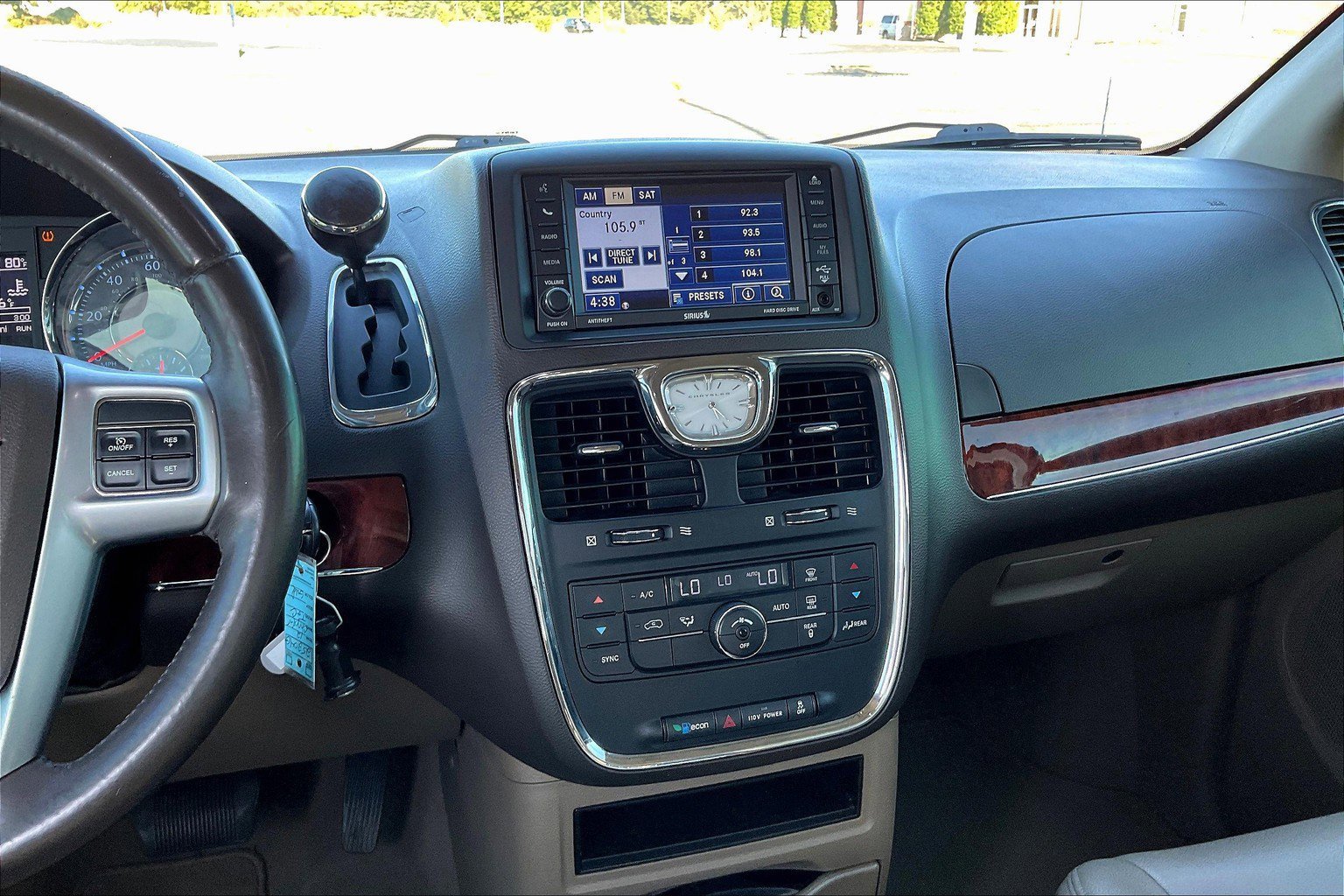 Used 2012 Chrysler Town & Country Touring w/ Entertainment Group #1 image 6