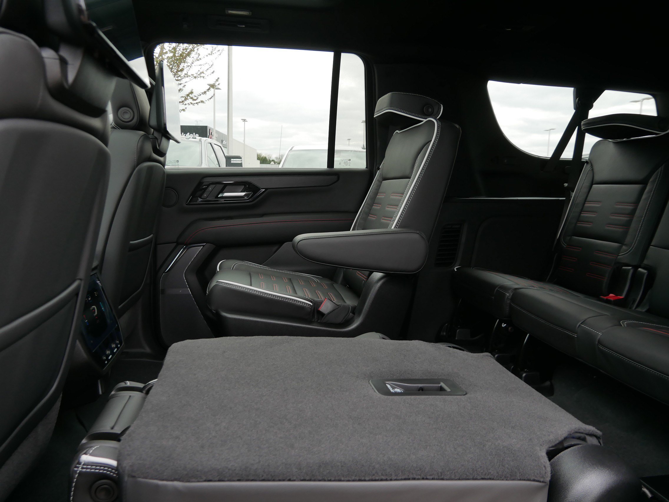 New 2026 GMC Yukon XL AT4 Ultimate AWD/4WD image 5