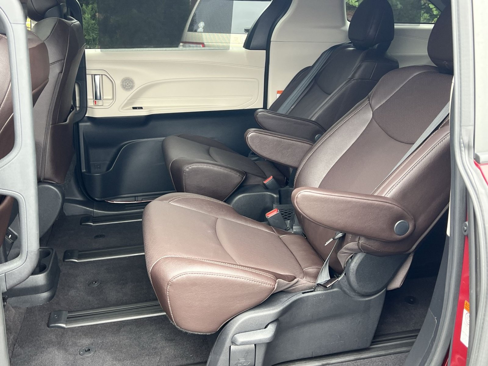 Used 2021 Toyota Sienna Platinum AWD/4WD image 24