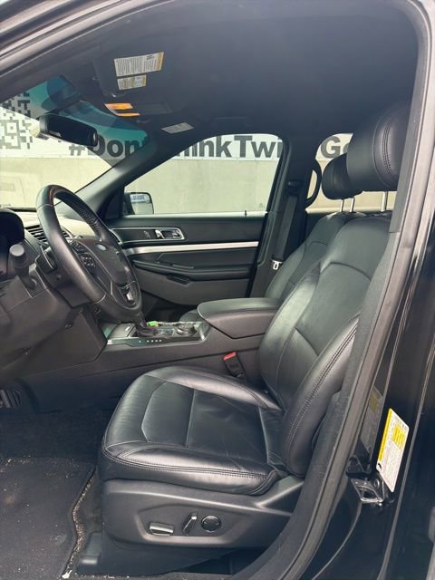 Used 2016 Ford Explorer XLT w/ Equipment Group 202A AWD/4WD image 7
