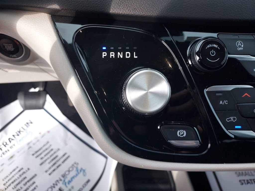 Used 2023 Chrysler Voyager LX image 25