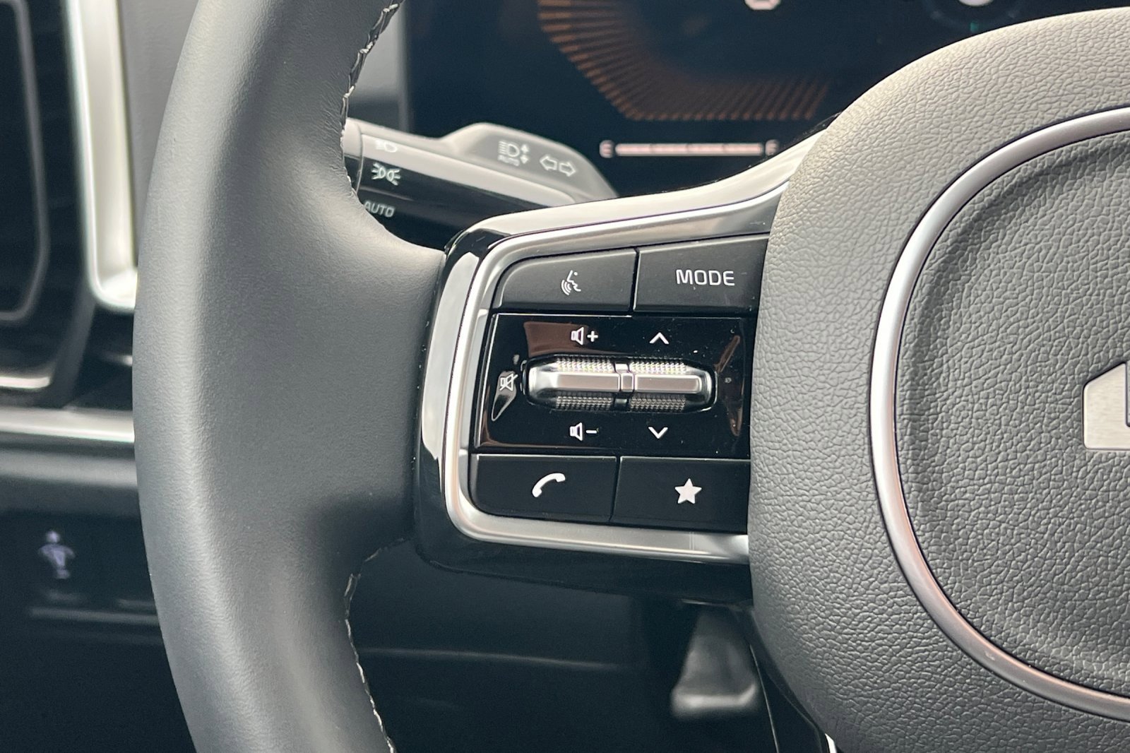 Certified 2025 Kia Sorento S image 38