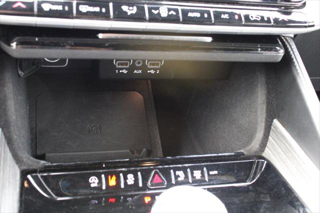 Certified 2024 Jeep Wagoneer Series II w/ Flexible Seating Group image 31