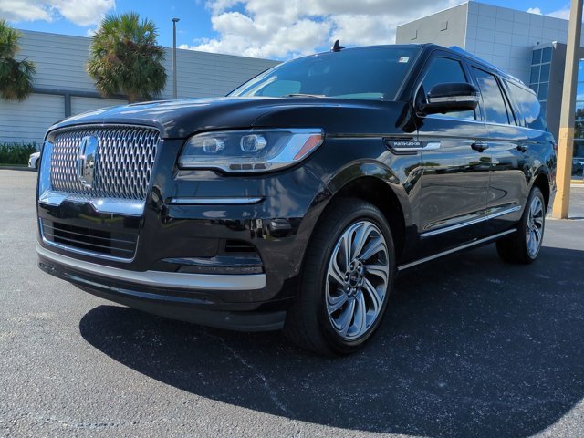 Used 2024 Lincoln Navigator L 4WD image 8