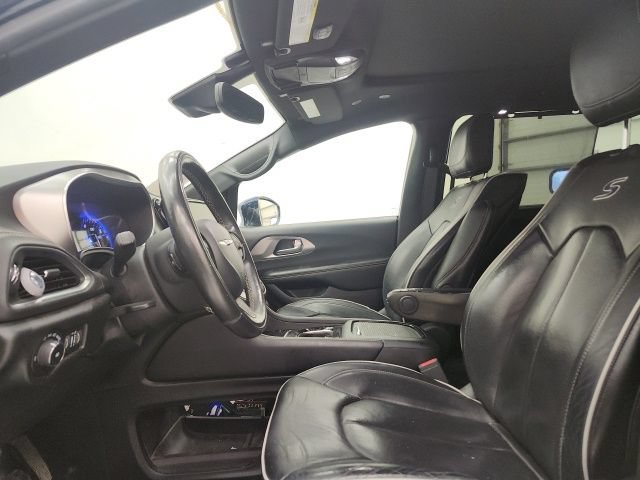Used 2022 Chrysler Pacifica Limited w/ Uconnect Theater Family Group FWD image 15