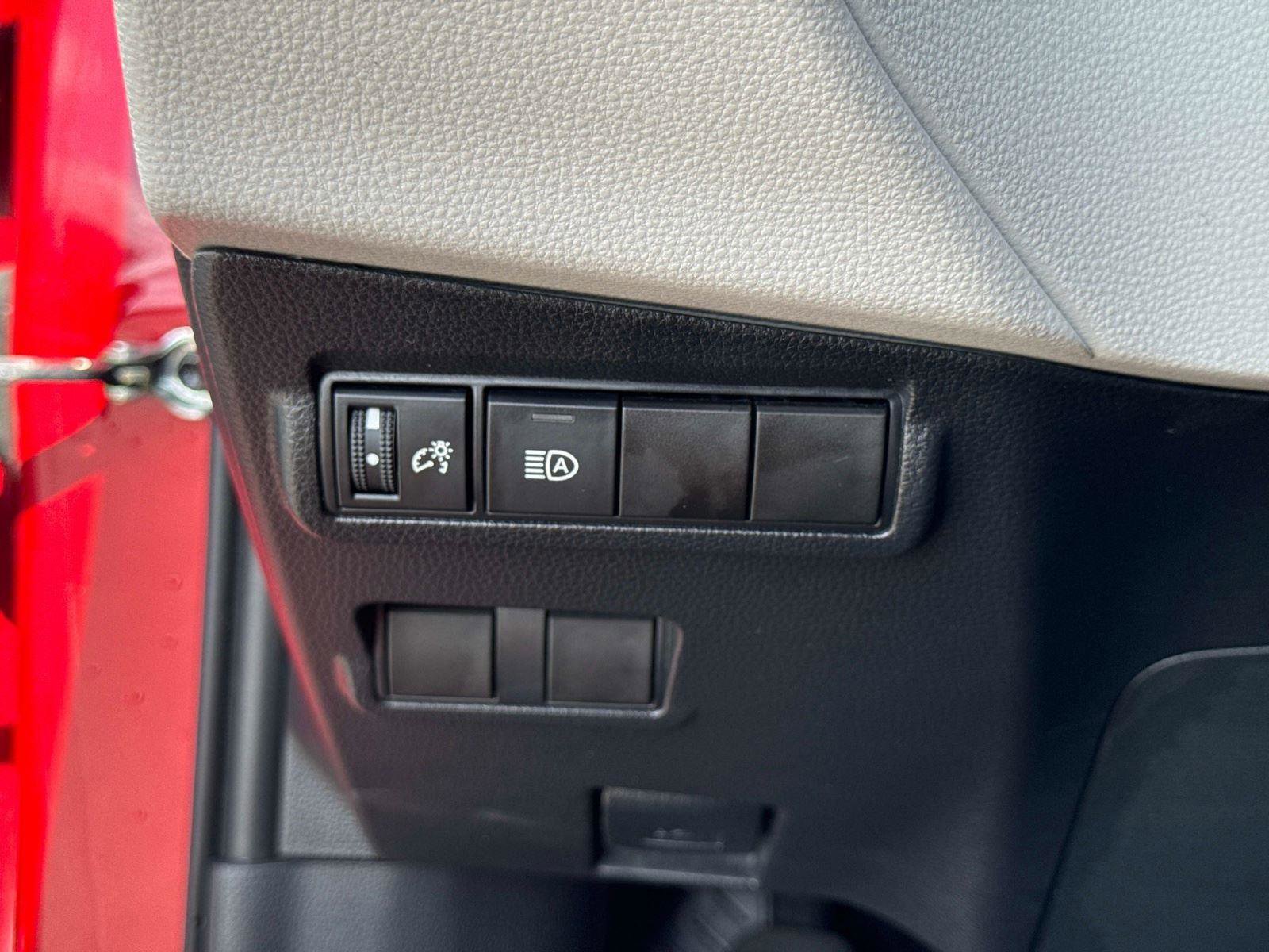 Used 2023 Toyota Corolla Cross LE w/ Moonroof Package image 29