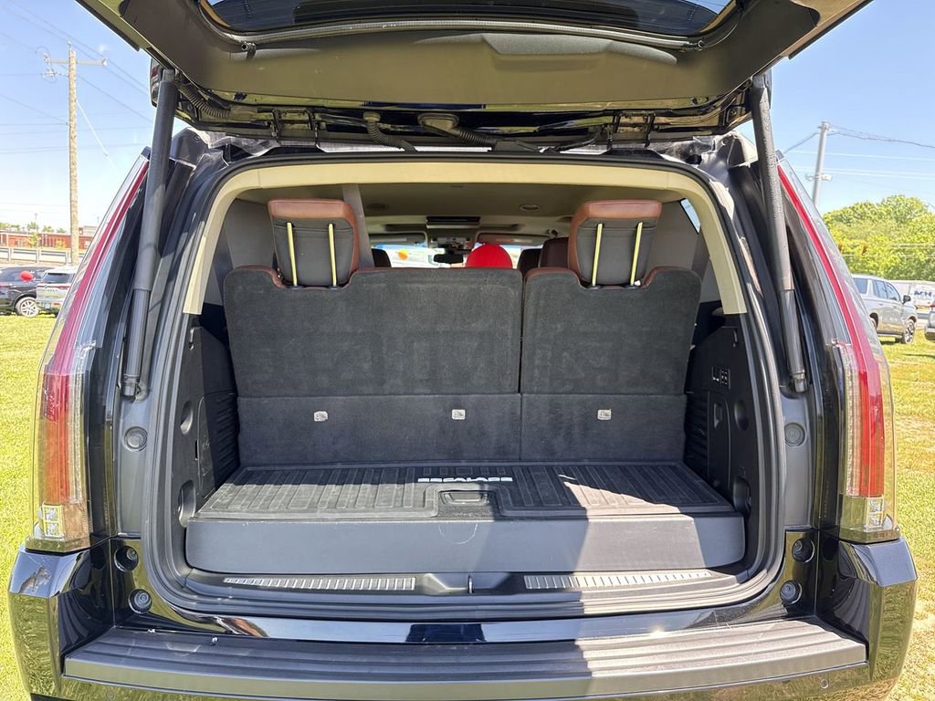 Used 2017 Cadillac Escalade Premium Luxury w/ LPO, Radiant Package AWD/4WD image 17