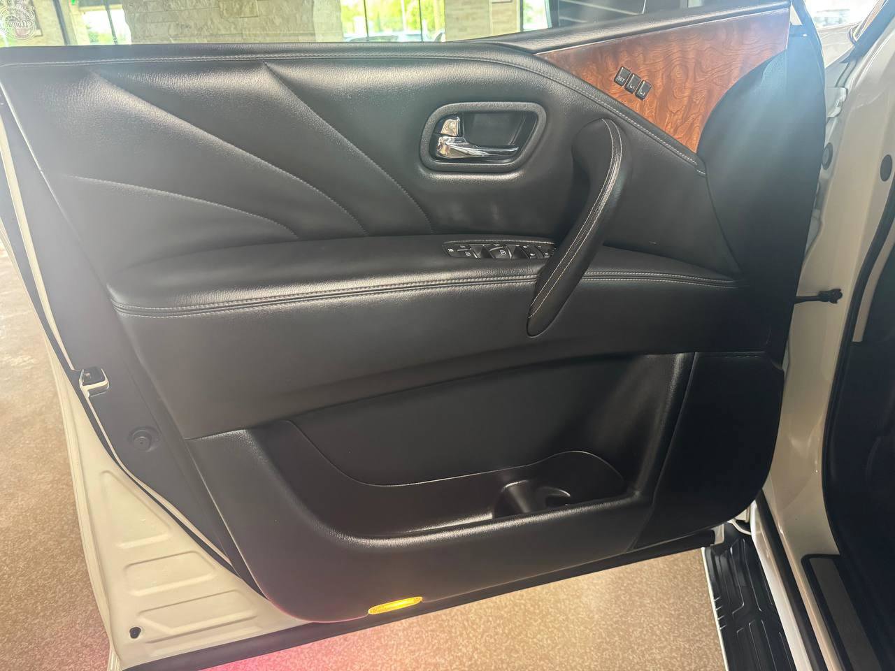 Used 2017 INFINITI QX80 2WD w/ Deluxe Technology Package image 23