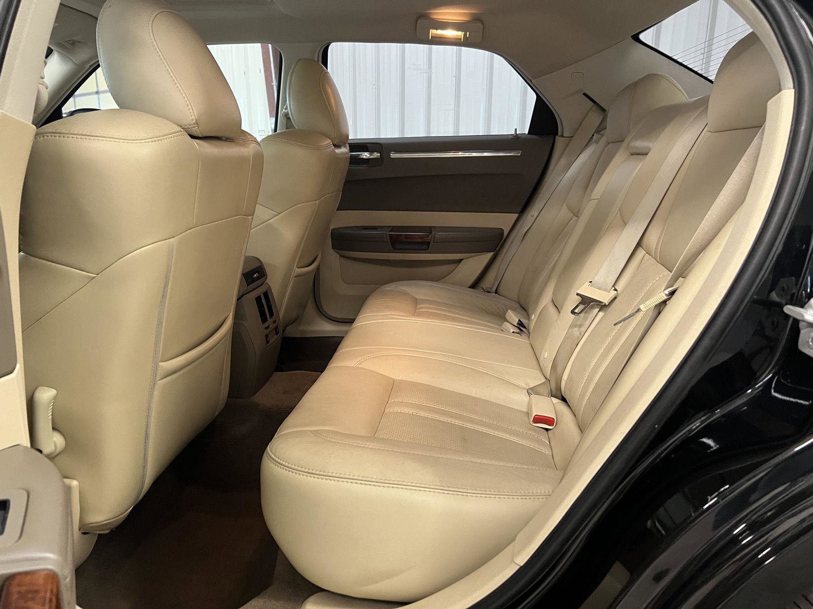 Used 2008 Chrysler 300 C image 32