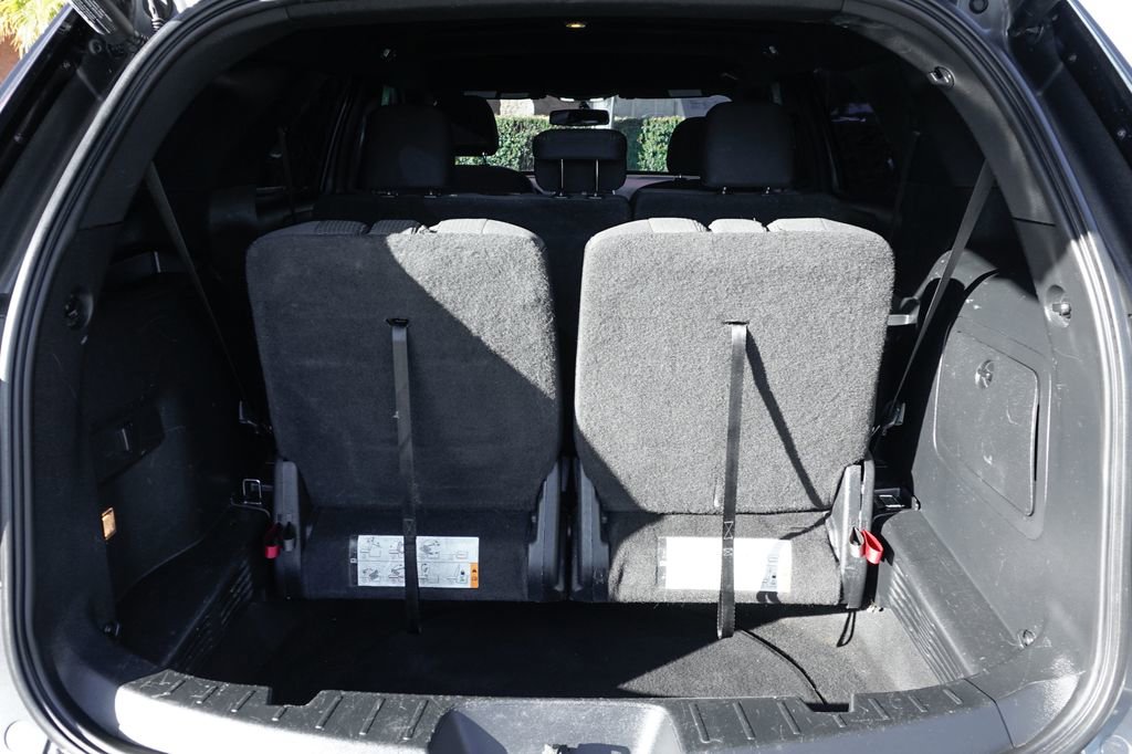 Used 2017 Ford Explorer XLT w/ Equipment Group 201A image 8