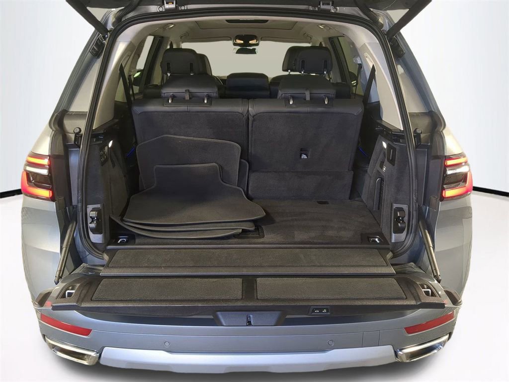 Used 2024 BMW X7 xDrive40i w/ Premium Package image 14