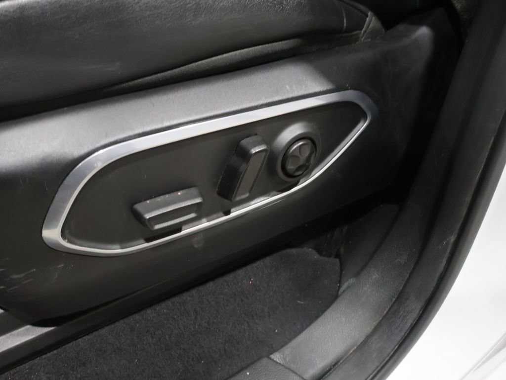 Used 2024 Jeep Wagoneer L Series III w/ Flexible Seating Group image 12