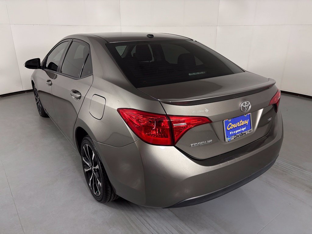 Used 2018 Toyota Corolla SE w/ SE Premium Package FWD image 5
