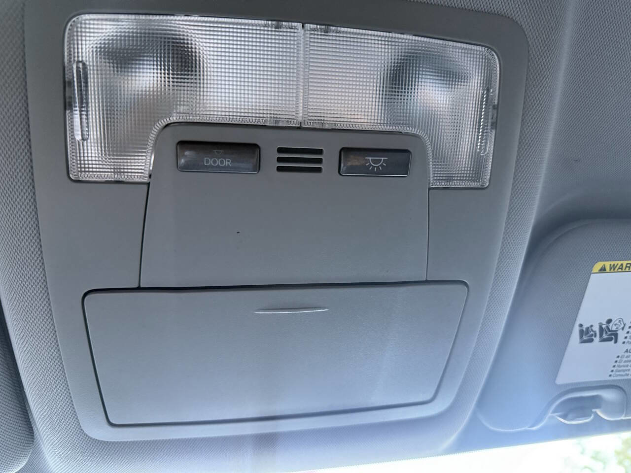 Used 2015 Toyota Highlander Plus FWD image 28