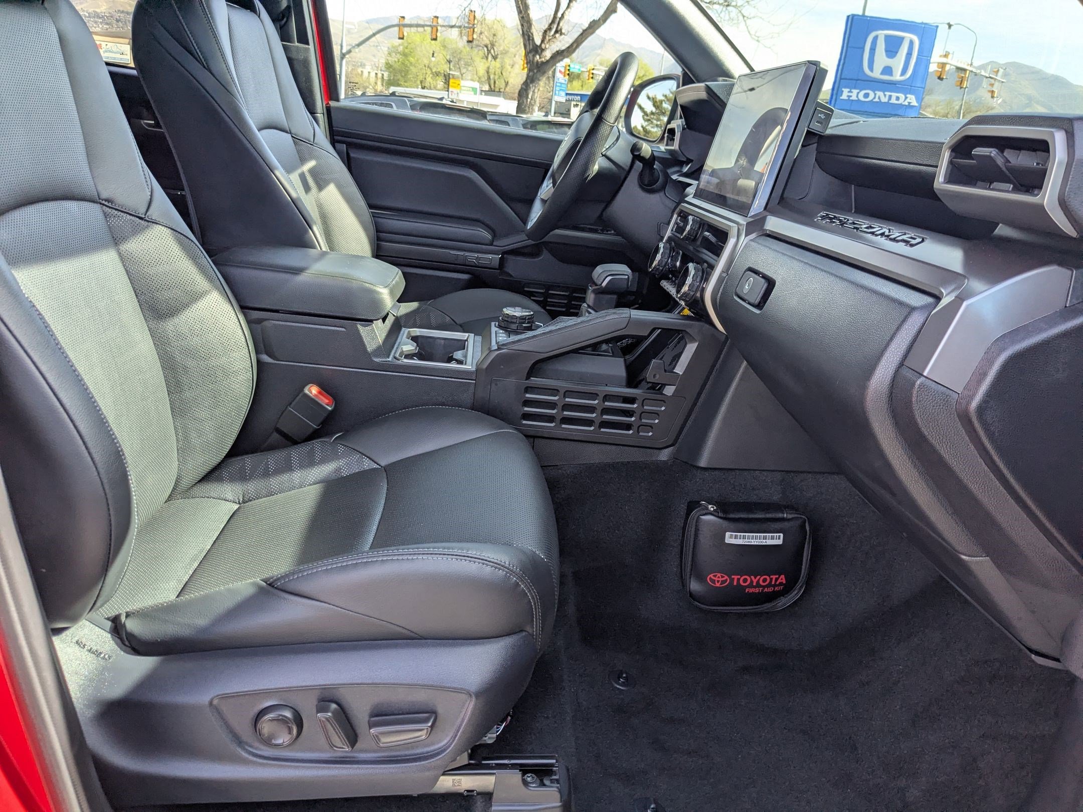 Used 2024 Toyota Tacoma TRD Off-Road w/ TRD Off Road Premium Package image 33