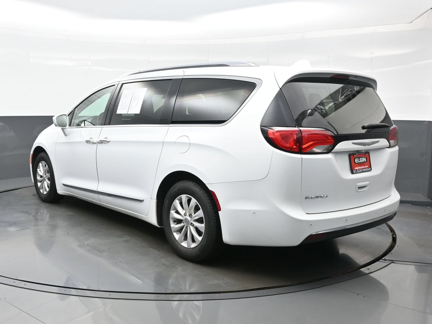 Used 2018 Chrysler Pacifica Touring-L Plus w/ Advanced Safetytec Group FWD image 4