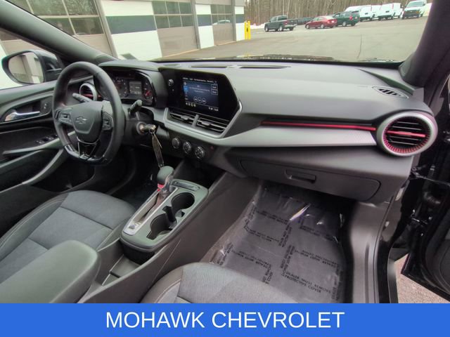 Used 2025 Chevrolet Trax RS w/ Driver Confidence Package image 27