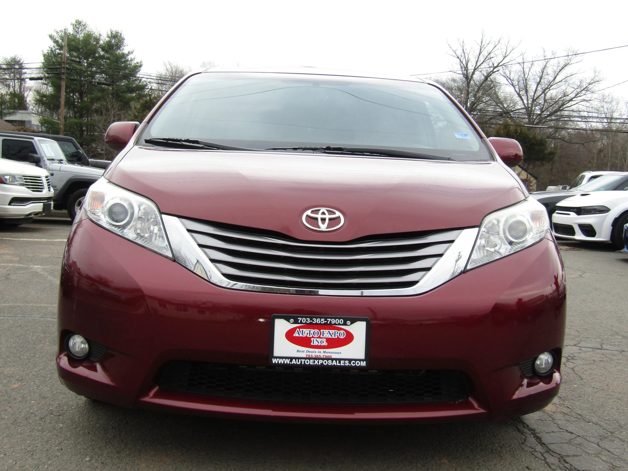 Used 2015 Toyota Sienna XLE w/ XLE Navigation Package image 2