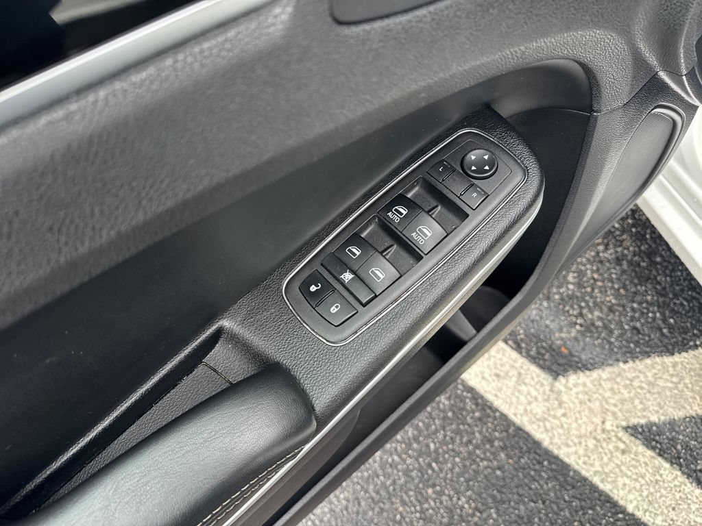 Used 2023 Chrysler 300 S RWD image 23