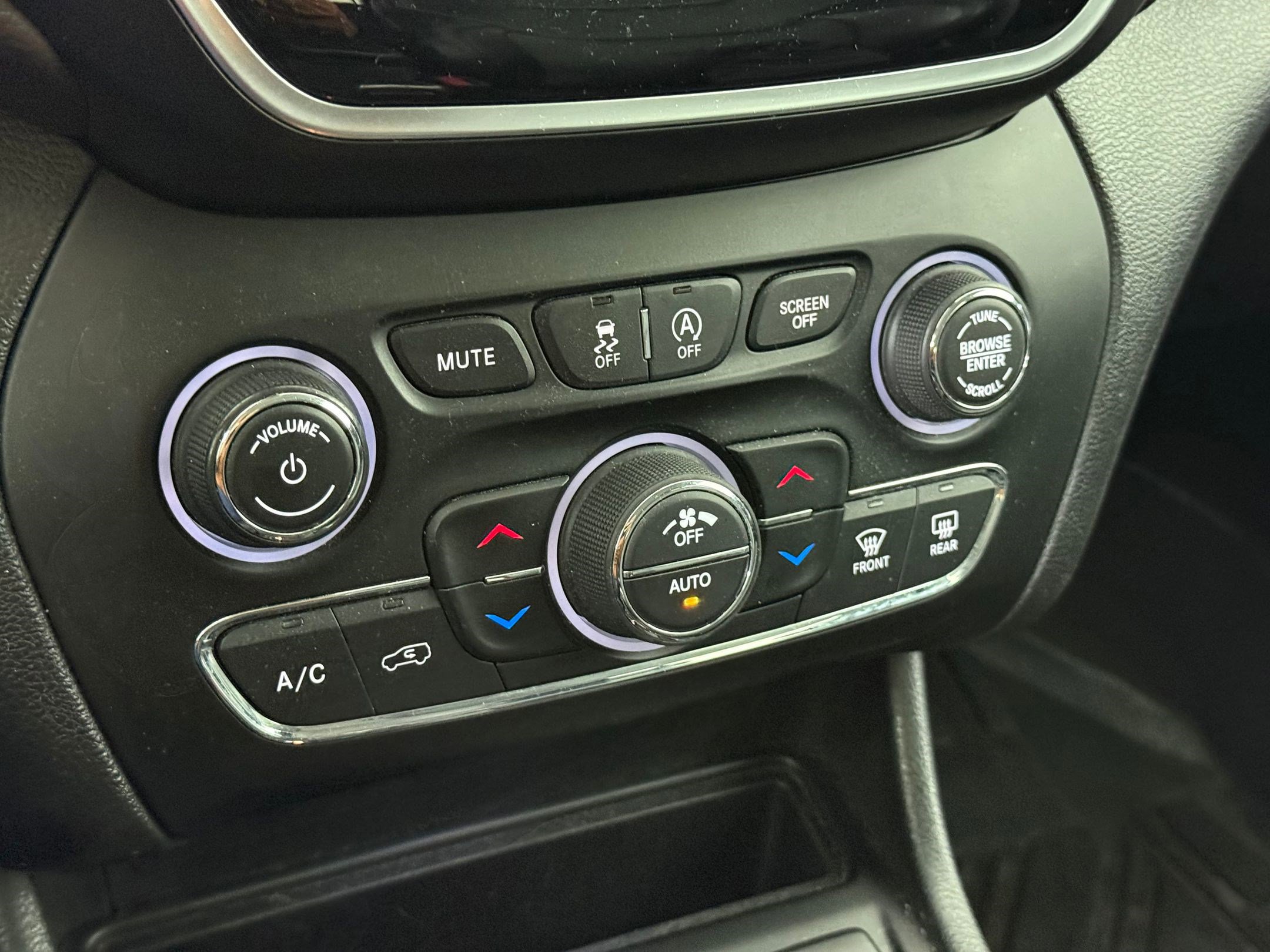 Used 2019 Jeep Cherokee Limited image 20