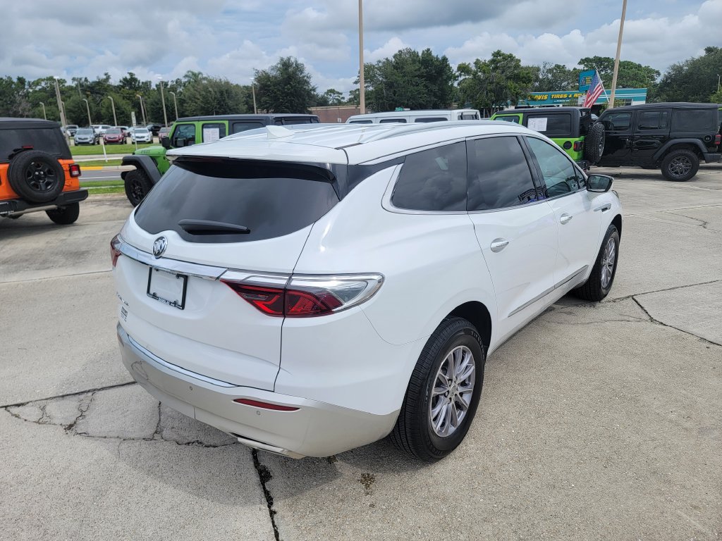 Used 2024 Buick Enclave Essence FWD image 5
