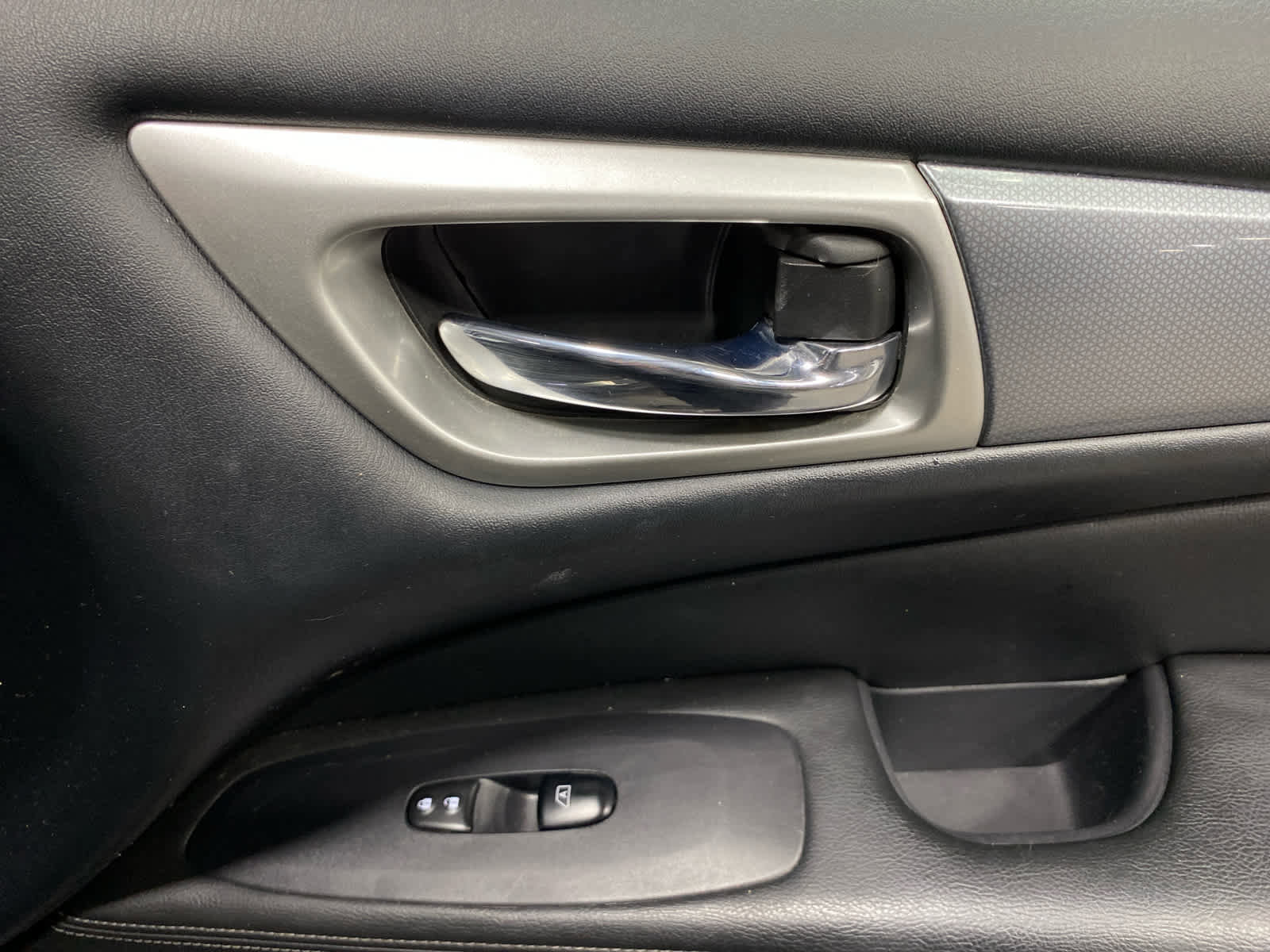 Used 2018 Nissan Pathfinder SL w/ Midnight Edition Package image 30