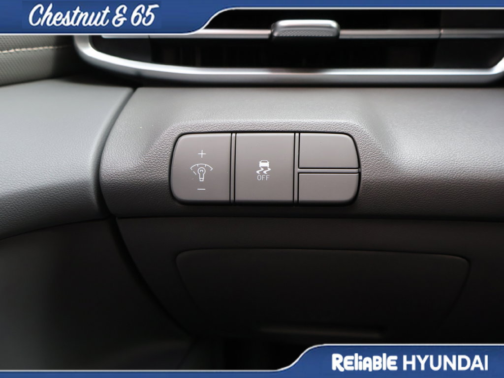 Certified 2025 Hyundai Elantra Sport FWD image 30