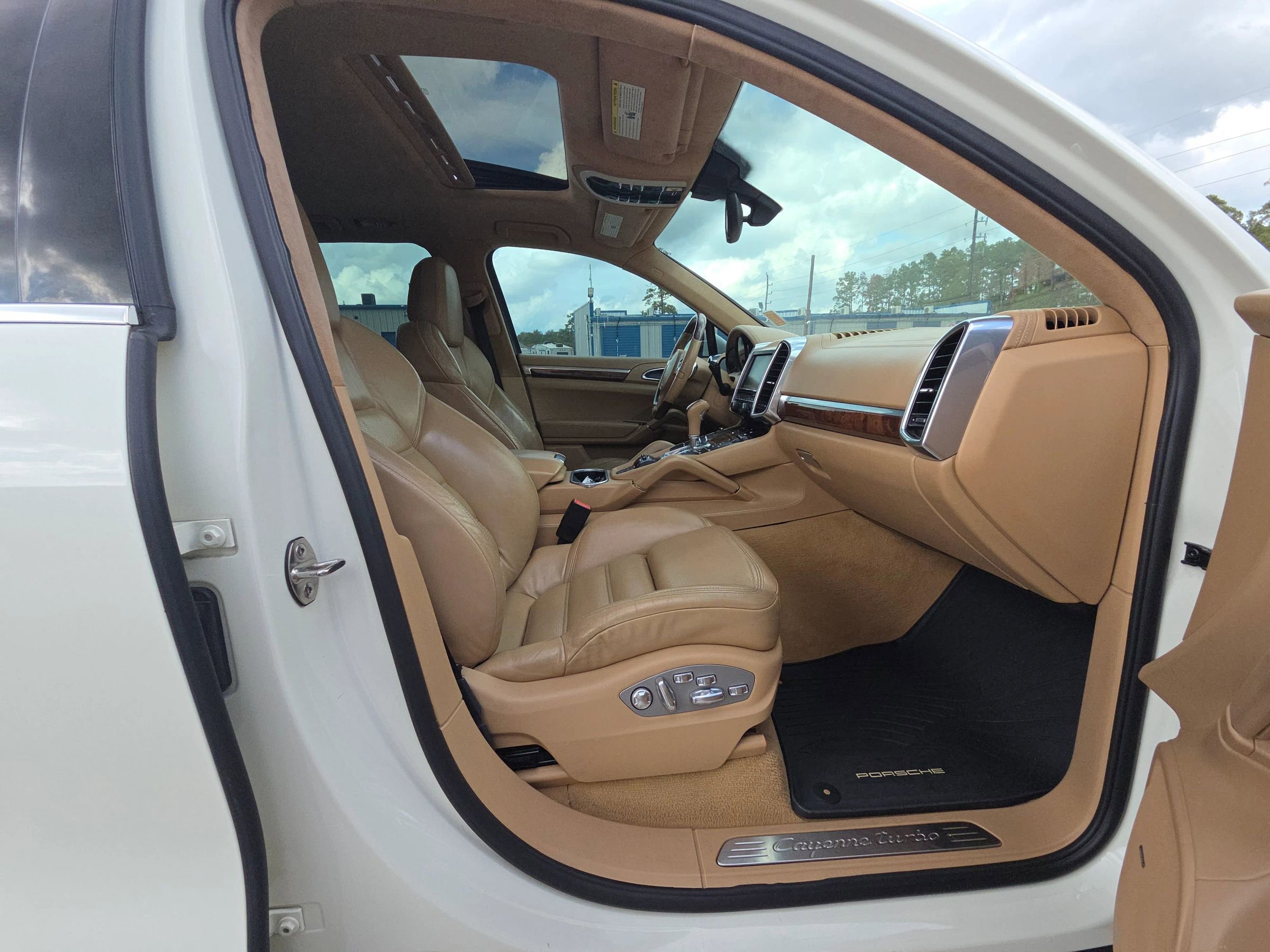 Used 2011 Porsche Cayenne Turbo AWD/4WD image 19