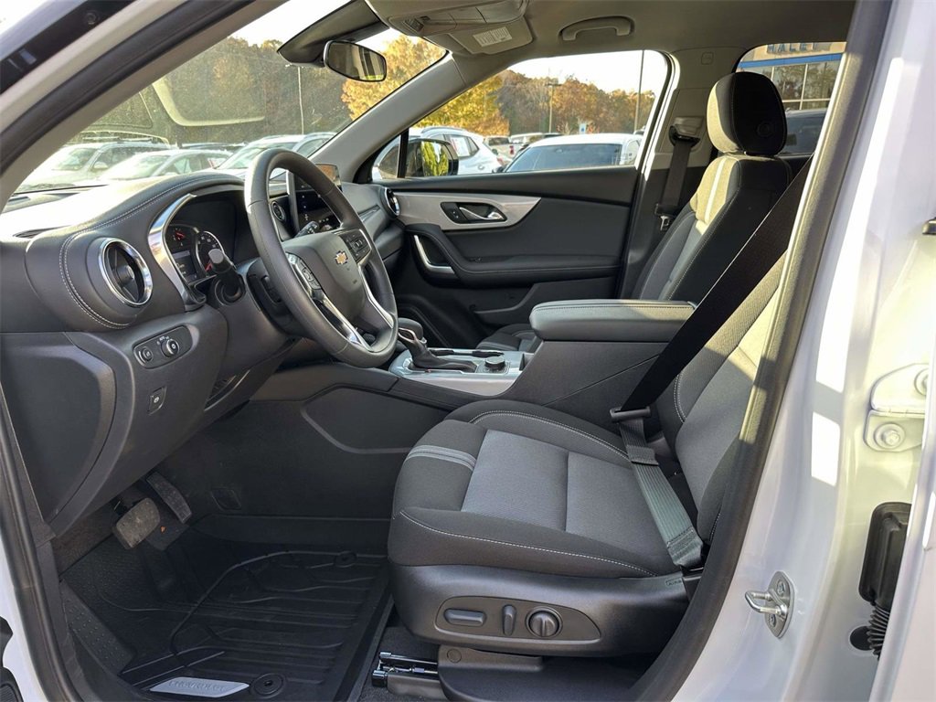 New 2025 Chevrolet Blazer LT w/ Midnight/Sport Edition image 16