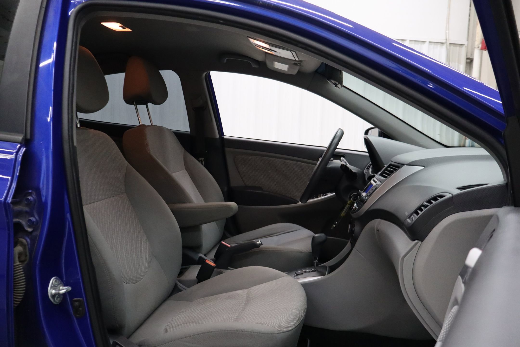 Used 2014 Hyundai Accent GLS FWD image 28