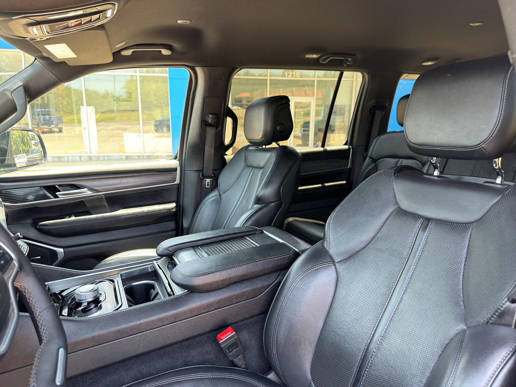 Used 2024 Jeep Wagoneer L Series II w/ Flexible Seating Group RWD image 25