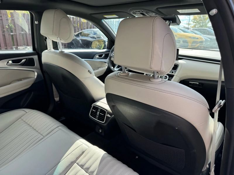 Used 2023 Genesis G70 3.3T w/ Sport Advanced Package image 22