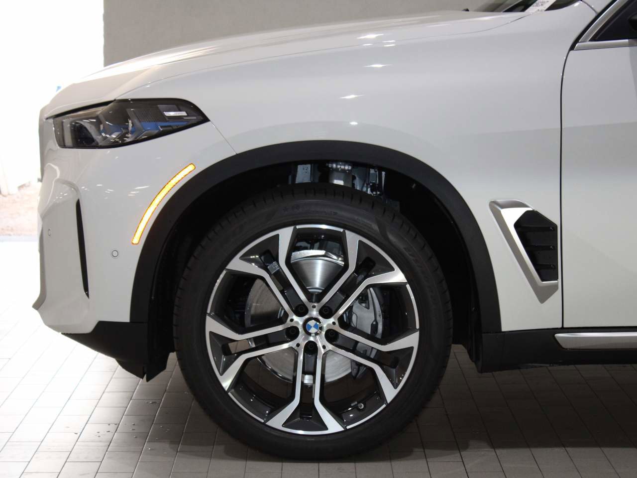 Certified 2026 BMW X5 sDrive40i w/ Executive Package RWD image 4