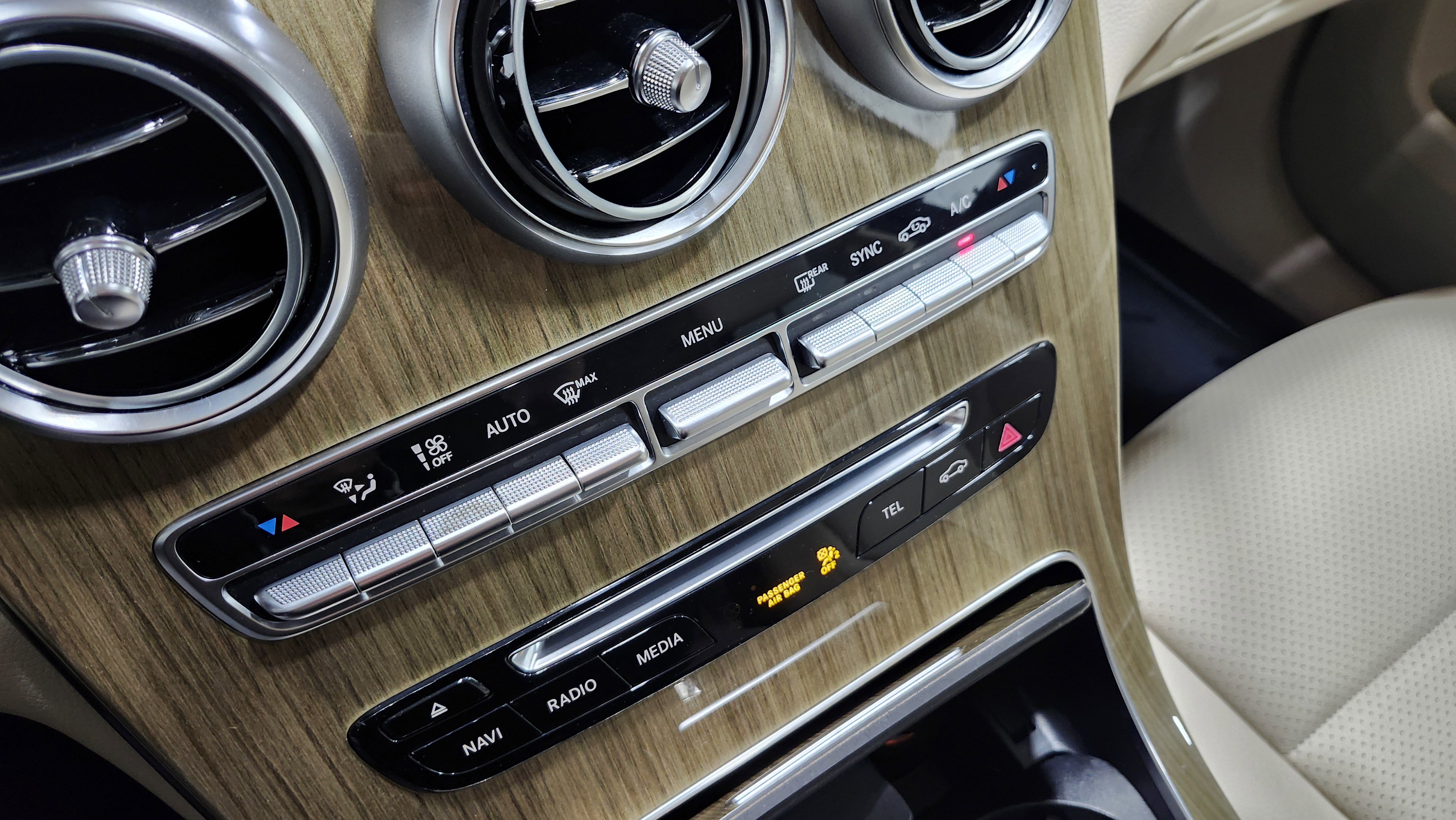 Used 2019 Mercedes-Benz GLC 300 w/ Premium Package image 30